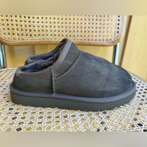 UGG Classic Slipper Women’s size 5
